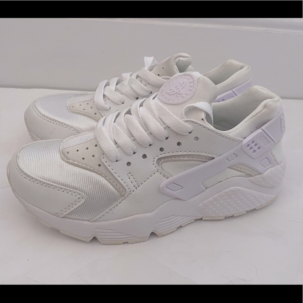 White Nike Huarache